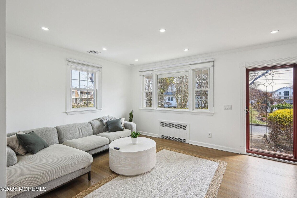 Foto principal - 120 Hulick Pl
