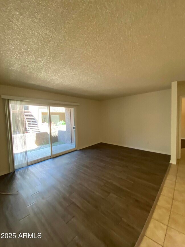 Foto del edificio - 4554 E Paradise Village Pkwy N