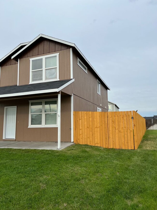 Building Photo - Home for Rent