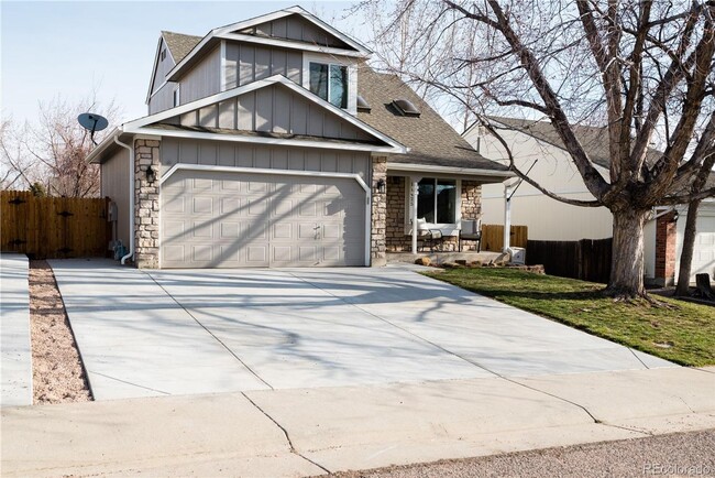 Building Photo - Stunning Littleton 3bed, 3.5 bath Home
