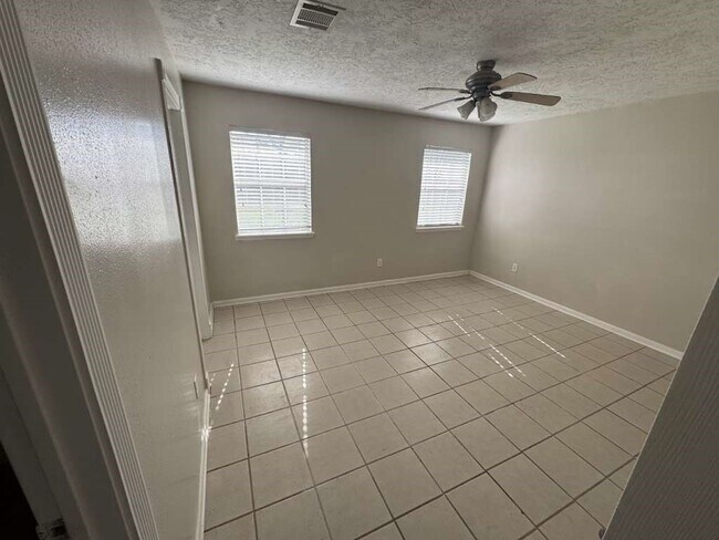 Foto del edificio - 3 John Kay Rd