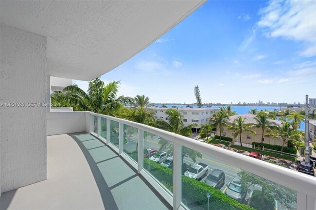 Building Photo - 7910 Harbor Island Dr