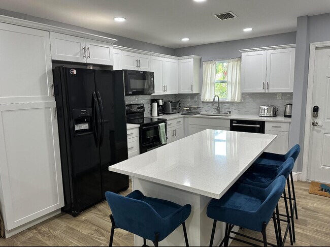 Building Photo - 1394 Riverside Cir