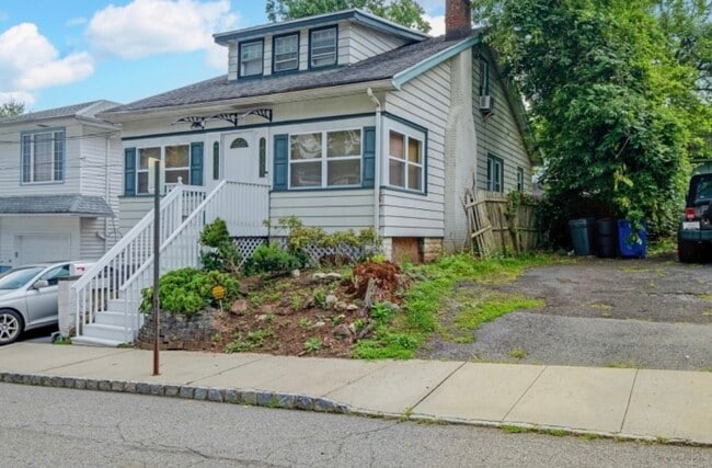 Front House - 26 Park Dr N