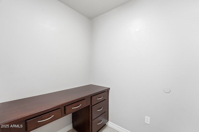 Foto del edificio - 5350 E Deer Valley Dr