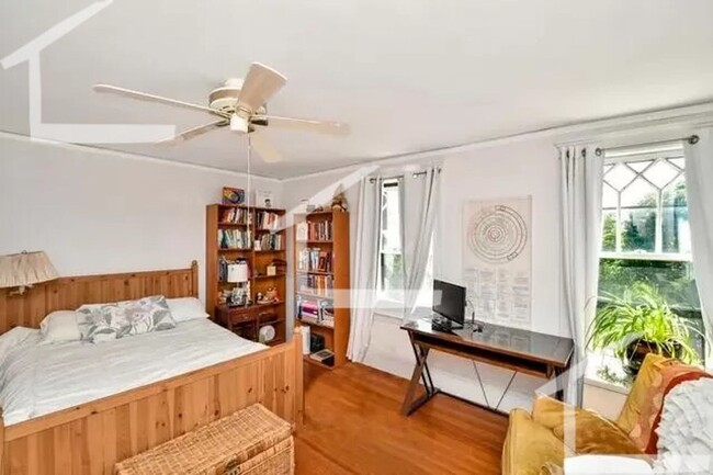 Foto del edificio - HOT BROOKLINE LISTING!!!!!