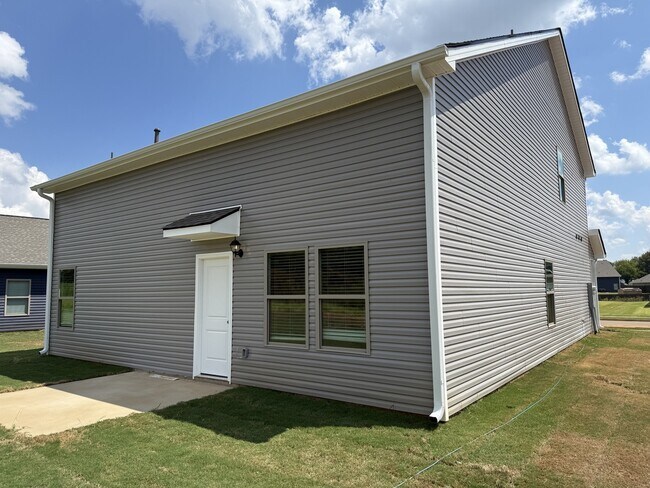 Foto del edificio - 160 Labrador Ln