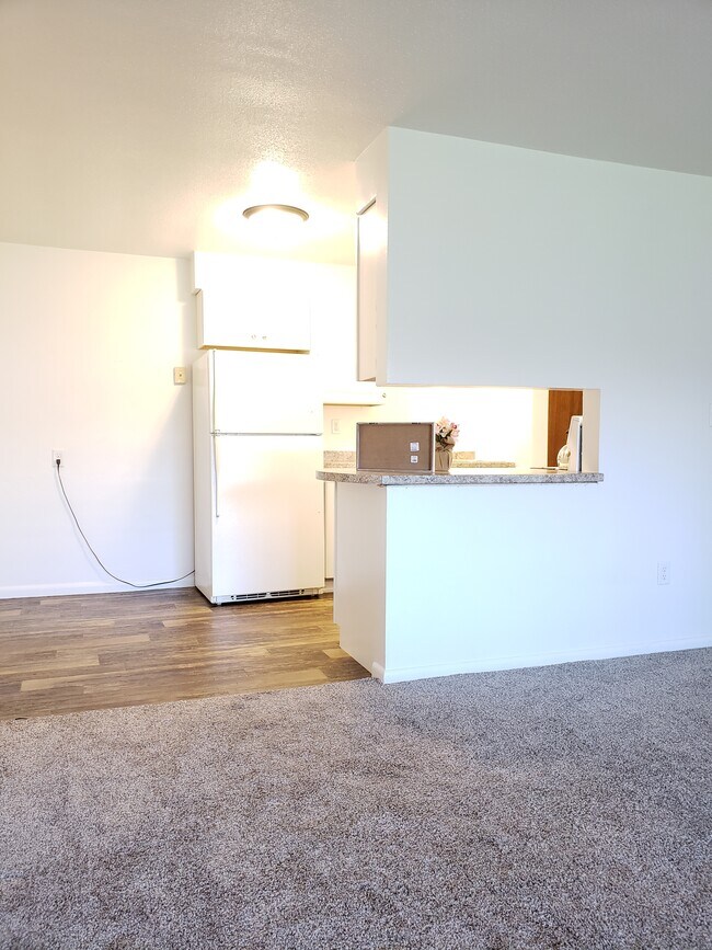 $795, 2 habitaciones. Disponible en julio de 2026. - 502 13th St SE
