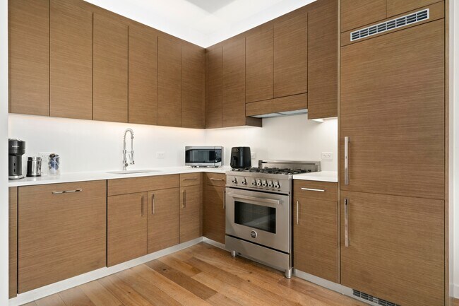 Building Photo - 325 Lexington Ave