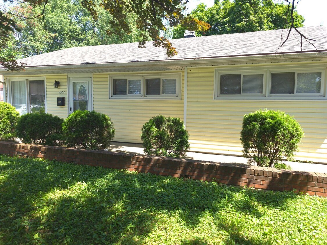 Churchill remodeled 3 bedroom home with ga... - Churchill remodeled 3 bedroom home with ga...