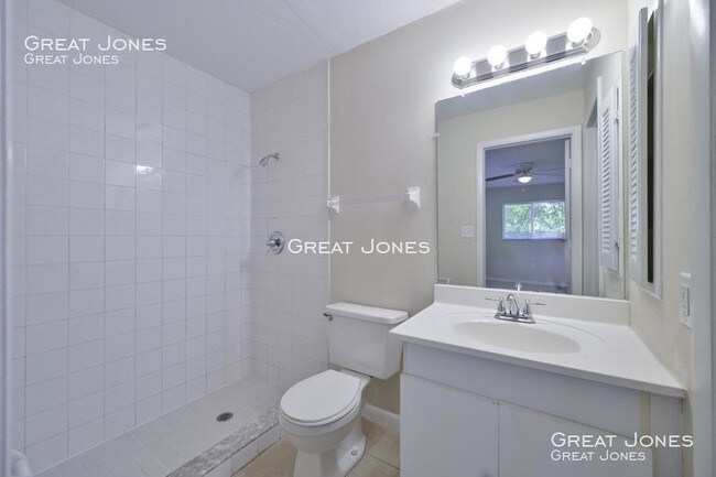 Building Photo - COZY 2/1.5 DUPLEX IN CAPE CORAL!