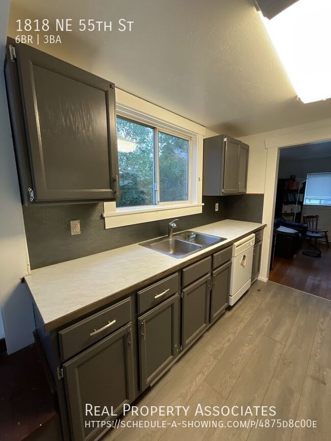 Foto del edificio - 1818 NE 55th St