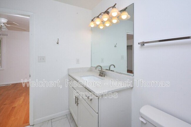 Foto del edificio - 111 Twisted Oak Pl