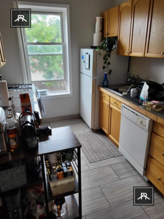 Foto principal - 3 bedroom in Allston MA 02134