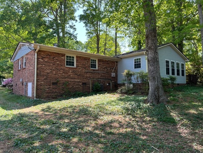 Foto del edificio - Charming 3-bedroom, 1.5-bathroom property in Pfafftown
