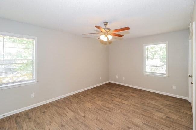 Foto del edificio - 5380 Albemarle Dr