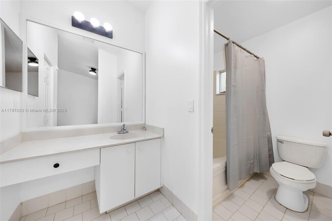 Building Photo - 709 NW 208th Way