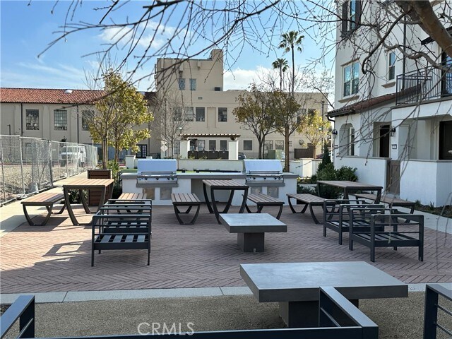 Foto principal - 665 E Foothill Blvd