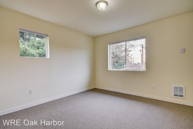 Building Photo - 2 br, 1 bath House - 330 NE 7th Ave #2