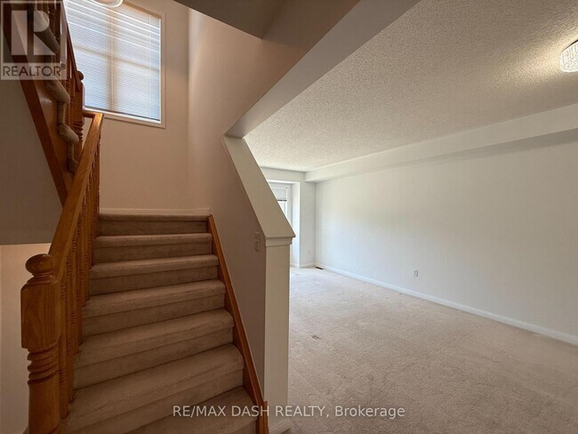 Building Photo - 5980-5980 Whitehorn Ave