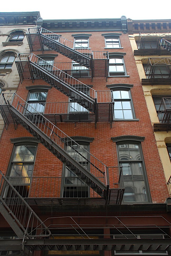 Building Photo - 40 Walker St