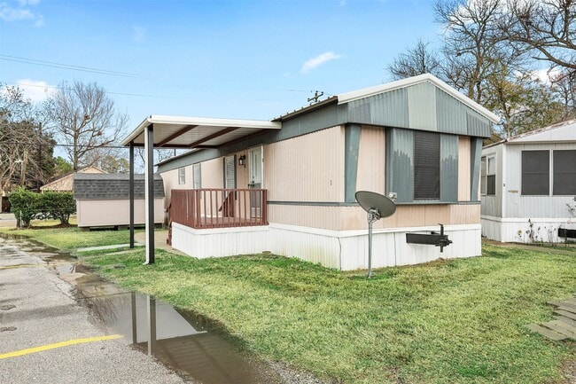 Building Photo - 2222 N Austin Ave