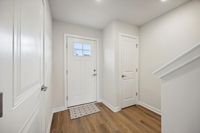 Building Photo - 3 Bedroom End-Unit Townhome in Spring City