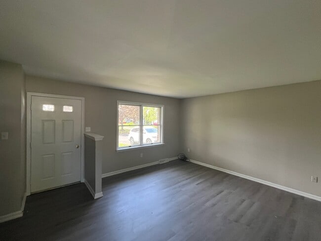 Building Photo - 555 Nemoral St