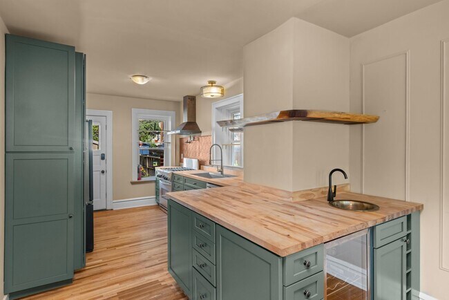 Building Photo - Gardener's Dream! 3-Bedroom, 1.5-Bath Home, Steps away from Tower Grove Park