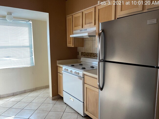 Building Photo - 592 Bartlett Dr