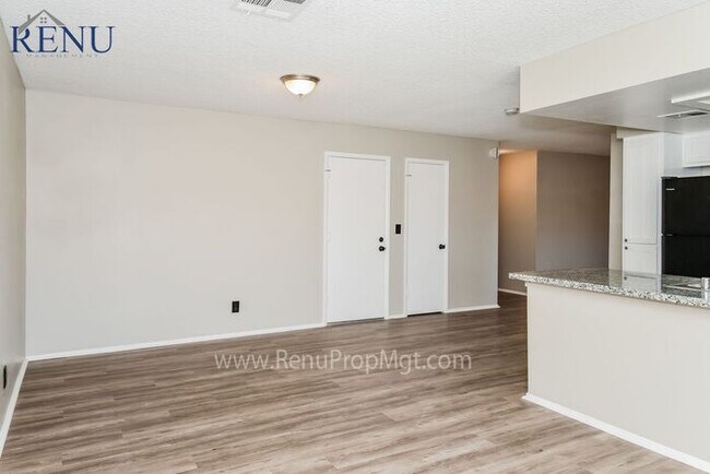 Building Photo - AVAILABLE NOW!!