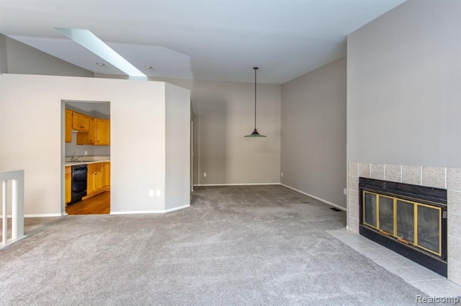 Building Photo - 38856 Country Cir