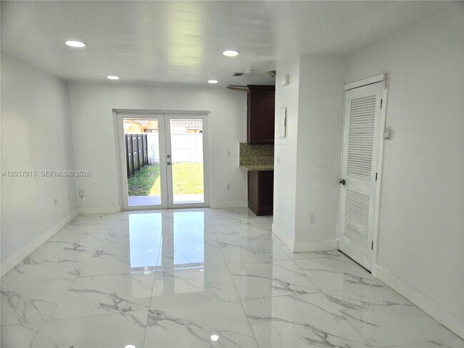 Building Photo - 13520 SW 64th Ct