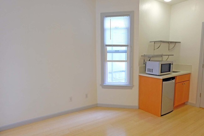 Building Photo - Cozy Efficiency Studio in Hayes Valley