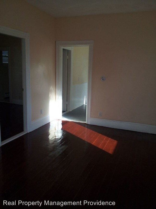 Foto del edificio - 2 br, 1 bath Apartment - 6 Young Ave.