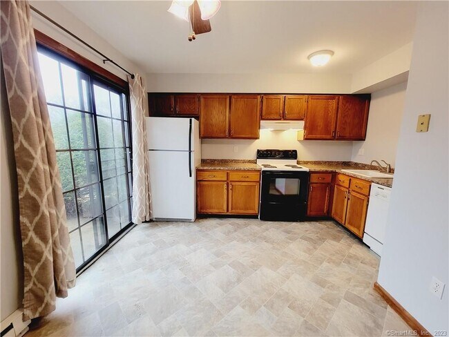 Building Photo - 31 Aspetuck Vlg