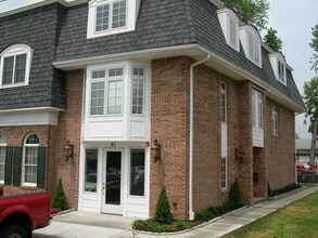 Building Photo - 83 Market St