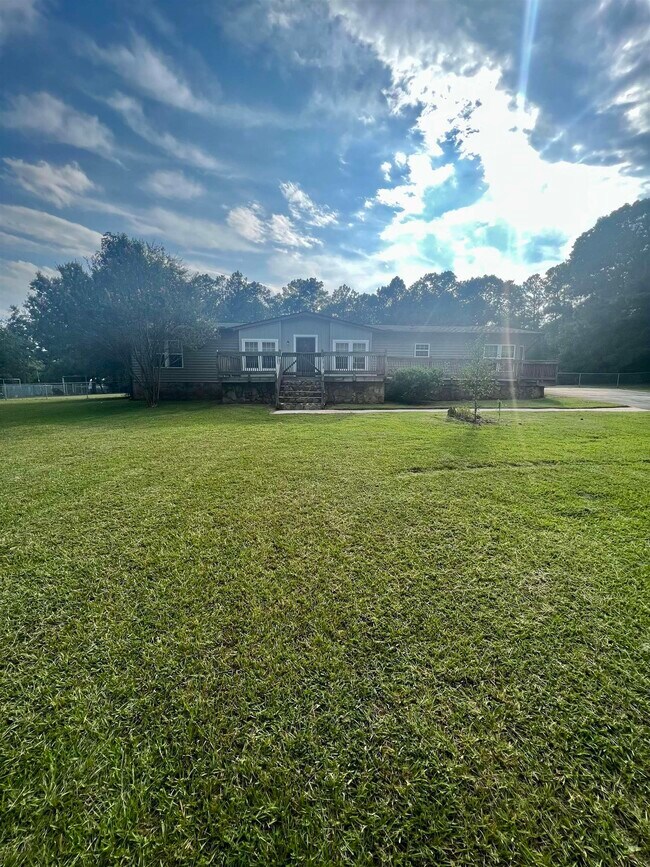 Building Photo - 200 Waldorf Dr