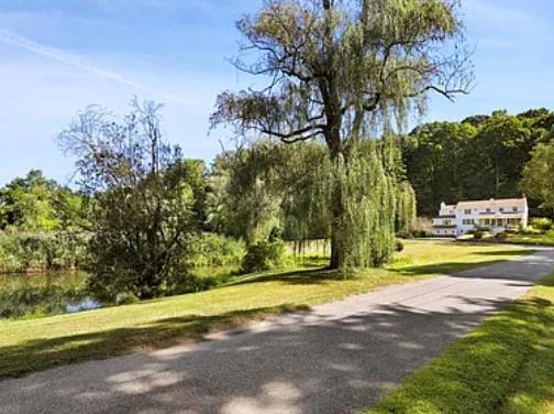 Primary Photo - 777 Armonk Rd