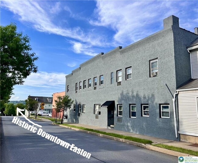 Building Photo - 272 St John St