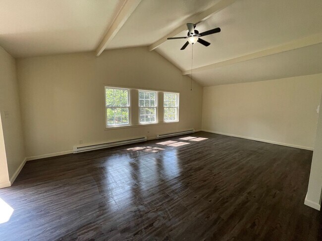 Building Photo - Gorgeous Remodeled 3 bedroom home in PCP w...