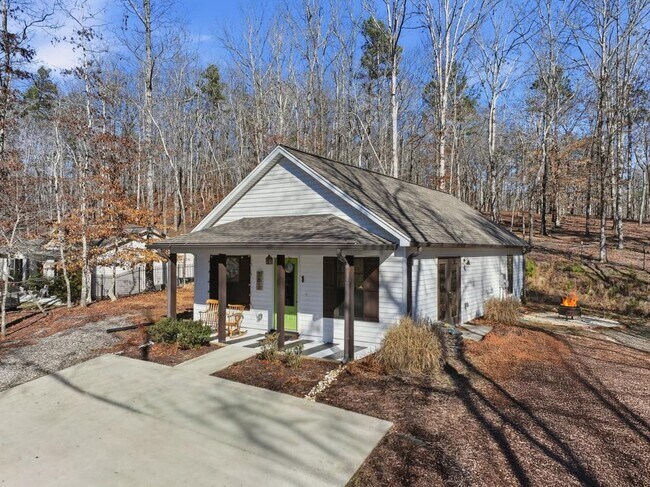 Foto del edificio - 7621 Maple Pl