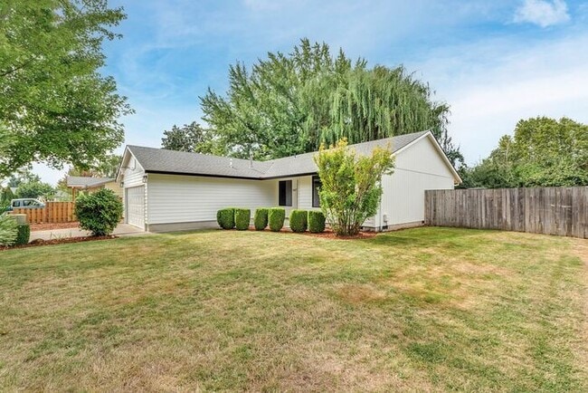 Building Photo - Updated Single Level Home with Large Fence...