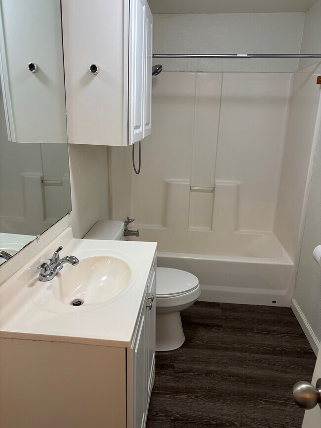 Foto del edificio - 7949 Louise Ln