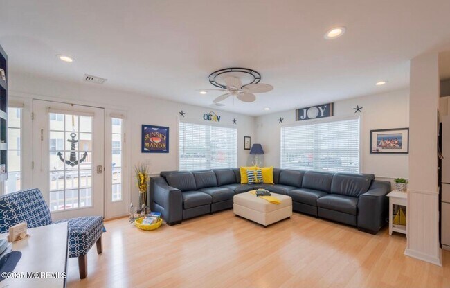 Foto del edificio - 136 Joseph St