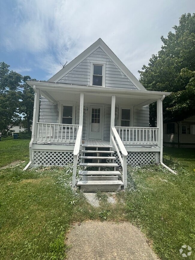 Building Photo - 3132 Elyria Ave