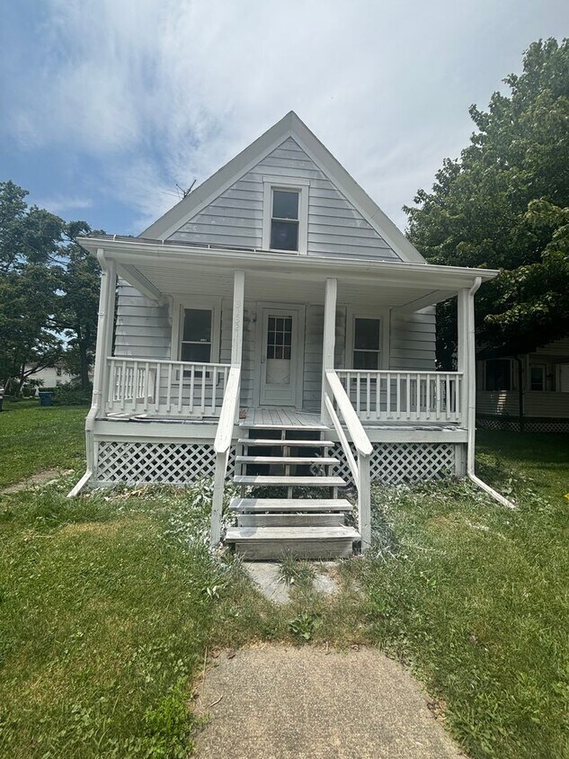 Foto principal - Section 8 welcome, 3 bedrooms 1.5 Bath. Sp...