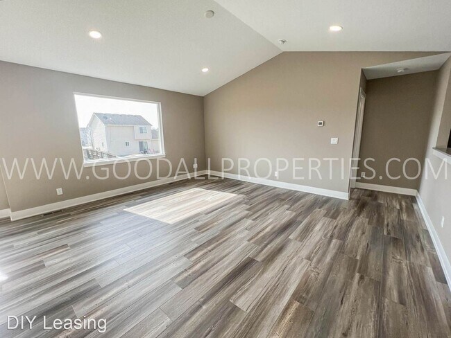 Foto del edificio - 4 br, 3 bath House - 640 SE Mesa Dr