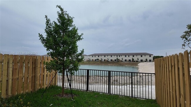 Building Photo - 2704 SE 26th Ave