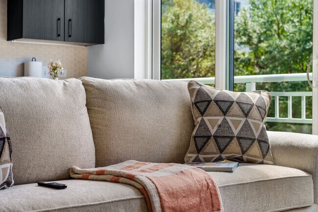 Building Photo - 617 N 12th St